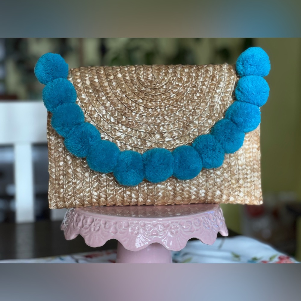 Straw pompom clutch - Like NEW